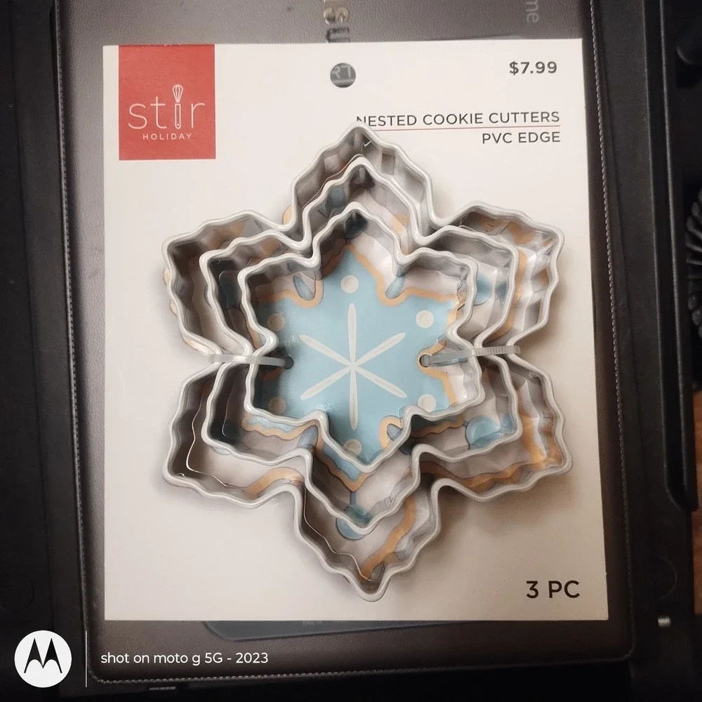 Stir Holiday Snowflake Nested Cookie Cutters 3 Piece Set PVC Edge Metal Winter